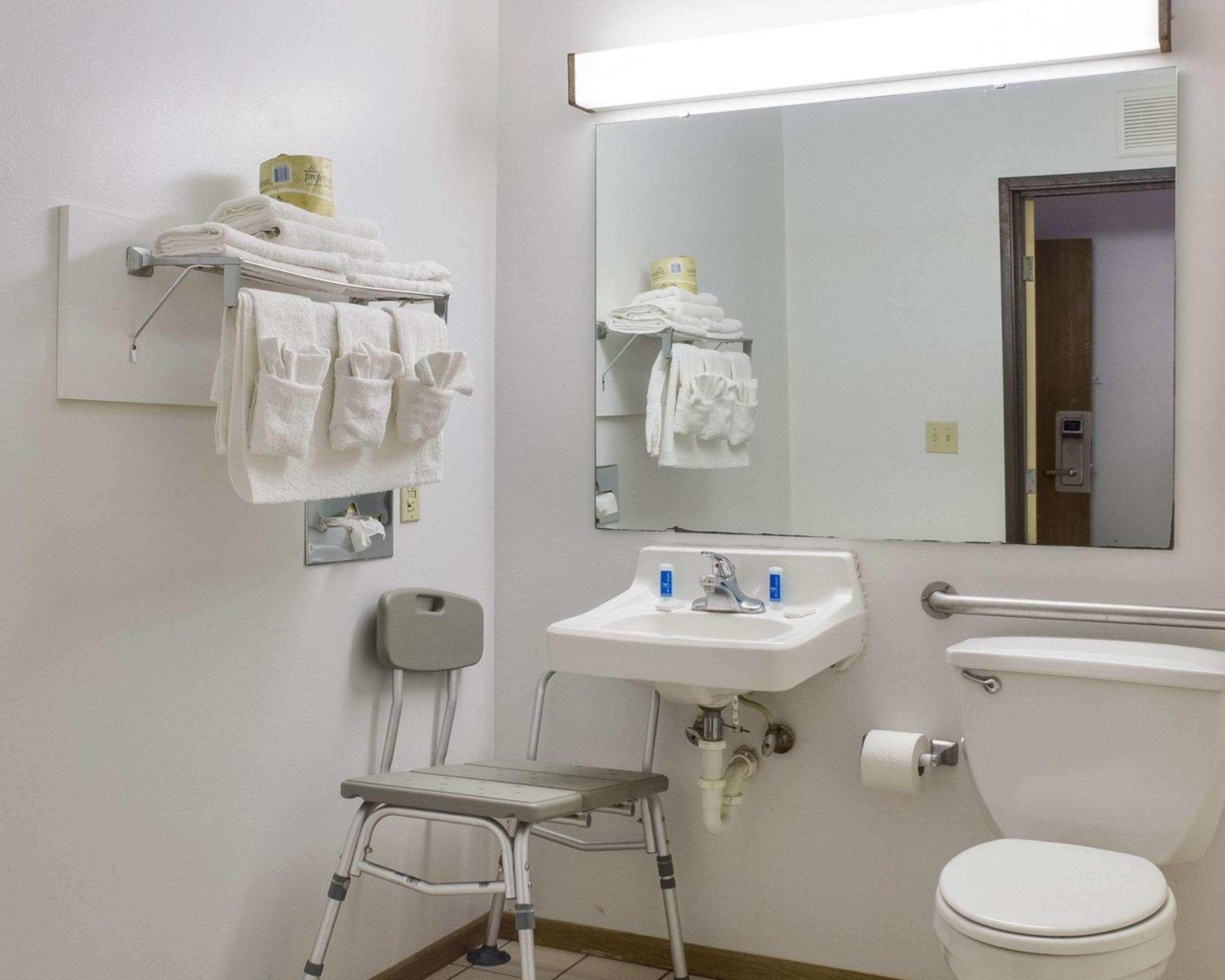 Rodeway Inn West Fargo Ngoại thất bức ảnh